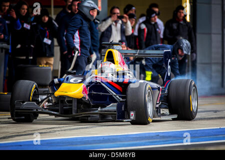 Silverstone Circuit Northamptonshire, UK. 4. April 2013. 2013 GP3 Serie letzten Vorsaison Test Tag 2 #6 Daniil Kyvat (RUS) - MW Arden Pit stop Praxis. Bildnachweis: Aktion Plus Sportbilder / Alamy Live News Stockfoto