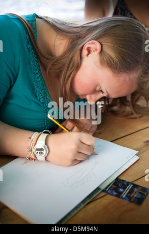 Madagaskar, Nosy Be, Marodokana, Betrieb Wallacea Schüler zeichnen, während der praktischen Tätigkeit Stockfoto