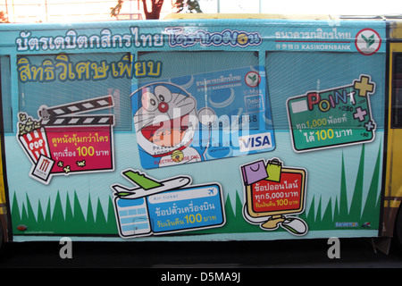 VISA Debit Karte Werbung auf lokalen Bus in Bangkok, Thailand Stockfoto