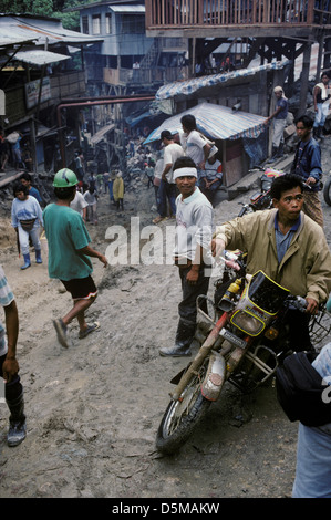 Leben auf der Straße in der Bergbau-Gemeinschaft des Mount Apo. Mindanao, Philippinen Stockfoto