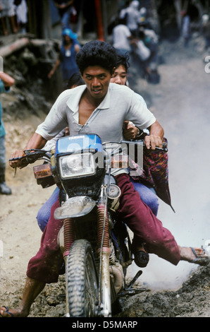 Motorrad-Taxi-Service in der Bergbau-Gemeinschaft auf Mount Apo, Mindanao. Die Philippinen Stockfoto