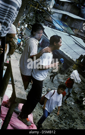 Alltag auf der Straße der Bergbau-Gemeinschaft der Mount Diwate. Mindanao, Philippinen Stockfoto