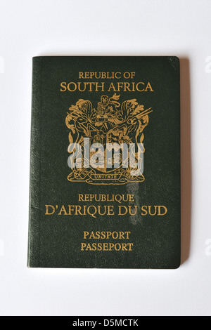 Die Vorderseite der (vorherigen Entwurf) fotografiert südafrikanischen Pass in einem Studio. Stockfoto