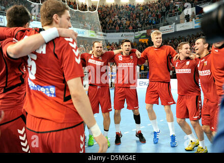 Qualifikationsspiel für die Handball Europameisterschaft 2014, Gruppe2, zwischen Tschechien und Deutschland in Brno, Tschechische Republik, 4. April 2013. Tschechischen Spieler feiern ihren Sieg. (Foto/Vaclav Salek CTK) Stockfoto