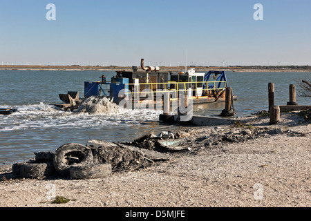 Hydraulischen Absaugung Dredge schaffen Lebensraum für Wildtiere. Stockfoto