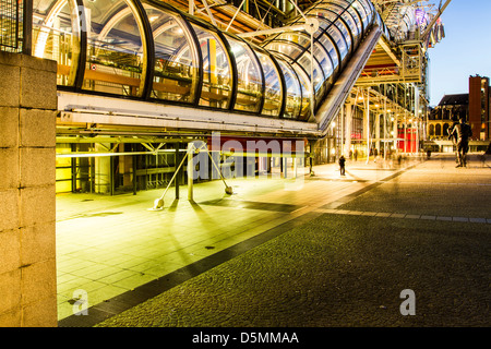 Centre Georges Pompidou (Centre Georges Pompidou) am Abend. Stockfoto