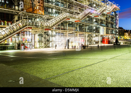 Centre Georges Pompidou (Centre Georges Pompidou) am Abend. Stockfoto