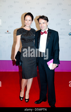 Sabrina Staubitz und Giovanni di Lorenzo bei der Henry-Nannen-Preis-Verleihung am Hamburger Schauspielhaus. Hamburg, Deutschland- Stockfoto