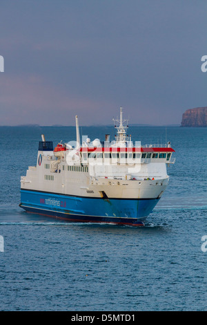 MV Hamnavoe Ankunft in Scrabster Stockfoto