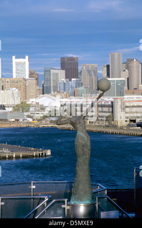 Blick auf Boston Harbor vom Deck der Costa Atlantica Kreuzfahrtschiff Stockfoto