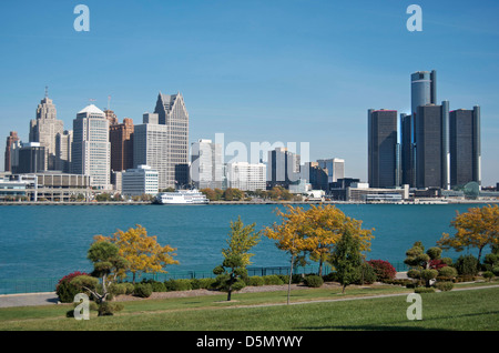 Panorama-Aufnahme des auf Skyline von Detroit aus Ontario, Kanada und über den Detroit River im Herbst 2012 genommen. Stockfoto