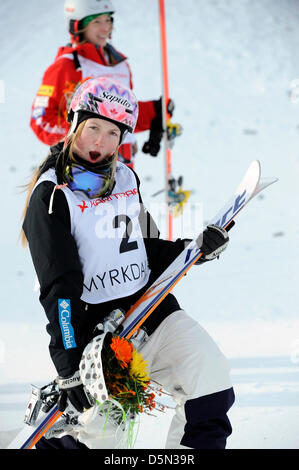 Justine Dufour-Lapointe (CAN), 6. März 2013 - Buckelpiste: Justine Dufour-Lapointe von Kanada feiert ihren zweiten Platz bei der FIS Freestyle Ski Meisterschaften Frauen Moguls Finale in Voss, Norwegen. (Foto von Hiroyuki Sato/AFLO) Stockfoto