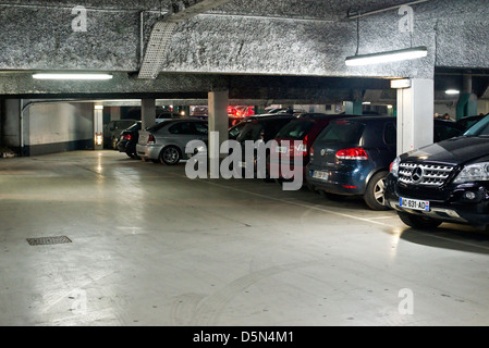 Tiefgarage am Einkaufszentrum Parly 2 in der Nähe von Paris - Frankreich Stockfoto