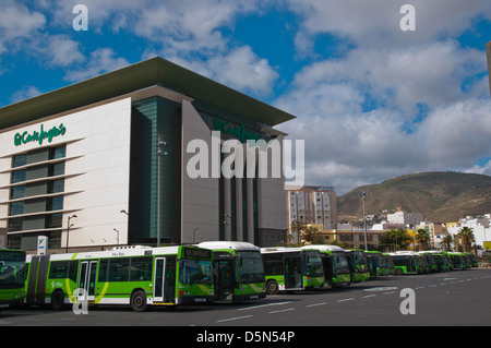 Busse vor Kaufhaus El Corte Ingles Estacion de Guaguas Bus Station Santa Cruz Stadt Teneriffa Insel Spanien Stockfoto