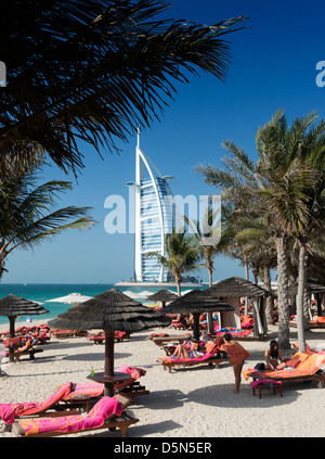 Beach Resort neben Luxushotel Burj Al Arab in Dubai Vereinigte Arabische Emirate Stockfoto