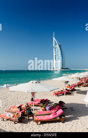 Beach Resort neben Luxushotel Burj Al Arab in Dubai Vereinigte Arabische Emirate Stockfoto