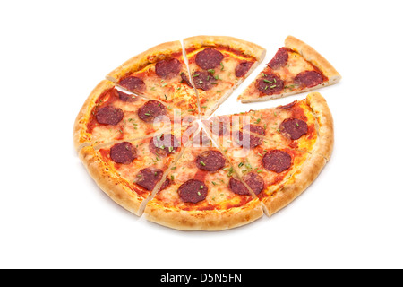 Salami Pizza isoliert auf weiss Stockfoto
