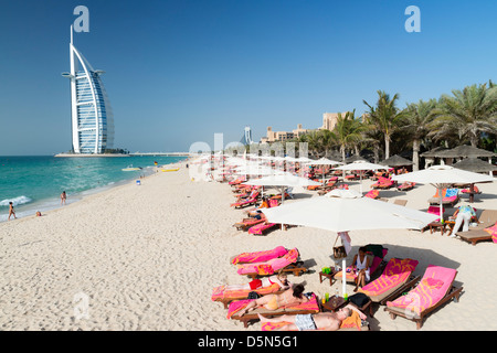 Beach Resort neben Luxushotel Burj Al Arab in Dubai Vereinigte Arabische Emirate Stockfoto