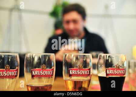 Bierverkostung, Krusovice Brauerei, Czech Republic - Mar 2011 Stockfoto