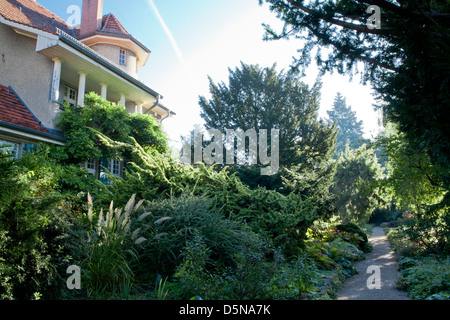 Blick über Haus und Garten, Karl Foerster Garten Potsdam Bornim Deutschland Stockfoto