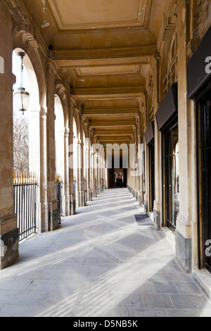 Arkade des Palais-Royal-Palast in Paris Stockfoto