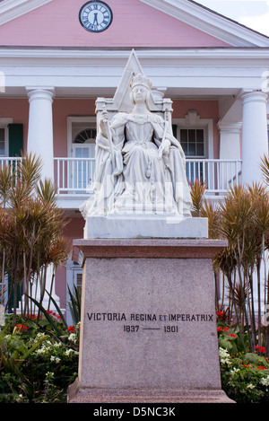 Königin Viktoria-Statue vor dem Parlamentsgebäude. Nassau, Bahamas. Stockfoto