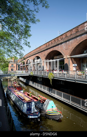 Sonniger Tag am Deansgate locks trinken Bereich in Manchester City Centre, England, UK Stockfoto