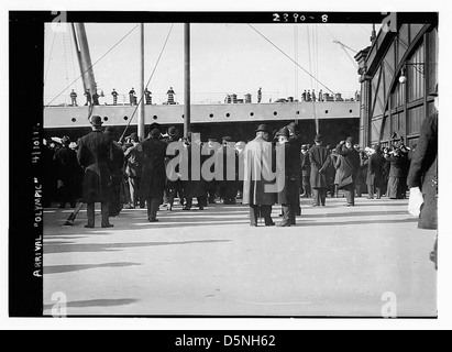 Ein Foto des Ozeanschiffers der Olympiaklasse, RMS Olympic, der im Hafen ankommt. Das Schiff wurde von Harland & Wolff gebaut und gehört zur White Star Line Flotte und war eines der berühmtesten Ozeanliner des frühen 20. Jahrhunderts. Stockfoto