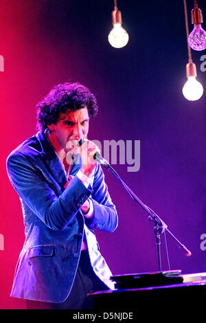 Toronto, Kanada. 5. April 2013. Britischer Sänger und Songschreiber, Michael Holbrook Penniman, Jr., besser bekannt als MIKA, führt an der Oper in Toronto.  (EXI/N8N/Alamy Live-Nachrichten) Stockfoto