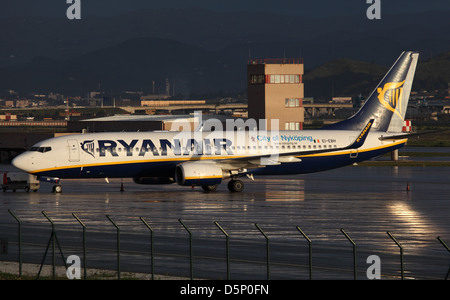 Ryanair-Flugzeug Boeing 737 auf dem Flughafen von Malaga, Spanien Stockfoto