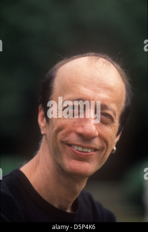 Robin Gibb von der Popgruppe Bee Gees 2000s in ihrem Zuhause in den Home Counties UK. HOMER SYKES Stockfoto