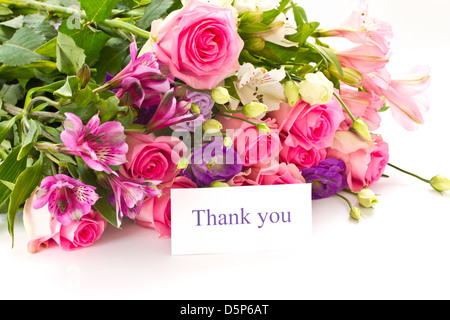 schöne helle Bouquet von Rosen, Lisianthus und andere Blumen auf weißem Hintergrund Stockfoto