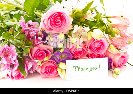 schöne helle Bouquet von Rosen, Lisianthus und andere Blumen auf weißem Hintergrund Stockfoto