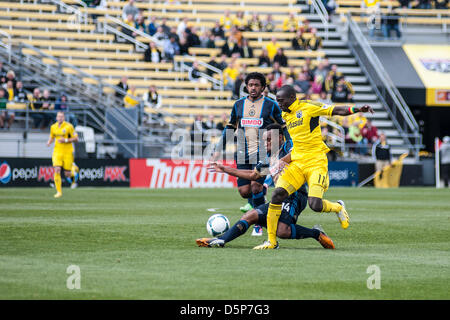 Columbus, Ohio. 6. April 2013. Dominic Oduro greift die Philadelphia Verteidigung wie Columbus Crew und Philadelphia Union Spiel zu einem 1: 1 in einem MLS-Spiel in Columbus Crew Stadium zu ziehen. Stockfoto