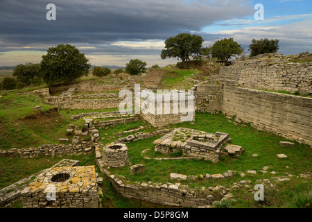 Sanctuary Mauern und Brunnen von Troja vi. bei Ausgrabungen in der Nähe von hisarlik Türkei Stockfoto