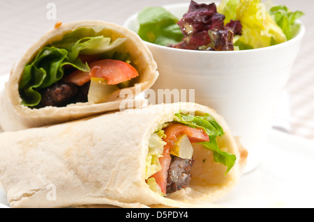 Kafta Shawarma Hühnerroulade Pita Wrap sandwich traditionelle arabische Mitte Osten Essen Stockfoto