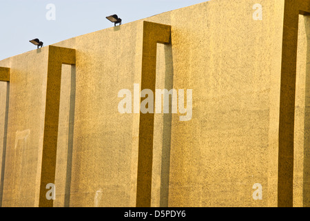 Gebäudewände sind aus Holz gefertigt. Design Patterns mit goldenen Stockfoto