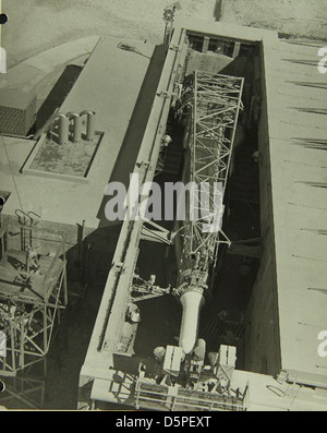 Foto der Convair und General Dynamics Aerospace Fabriken in San Diego, Kalifornien, zeigt den Herstellungsprozess für militärische und zivile Flugzeuge in der Mitte des 20. Jahrhunderts. Stockfoto