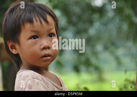 Porträt eines jungen Mannes in Laos Stockfoto