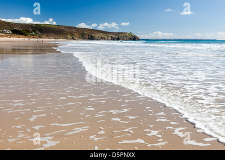 Wellen am Strand von felsfreie Sands Cornwall England Stockfoto