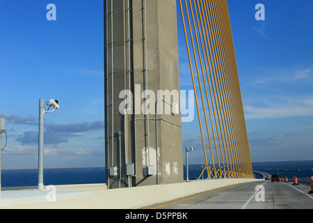 Die Bob Graham Sunshine Skyway Bridge ist eine Brücke über Tampa Bay, Florida, mit einer Schrägseilbrücke Hauptspannweite Stockfoto