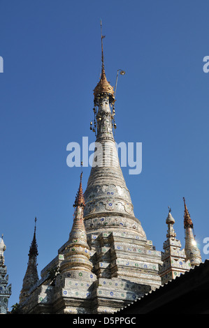 Spiegel gefliest, Pagode, Nyaung Shwe, Inle-See, Shan State in Myanmar, Südostasien Stockfoto