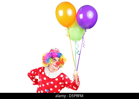 Ein männlicher Clown im Kostüm mit Haufen Luftballons isoliert auf weißem Hintergrund Stockfoto