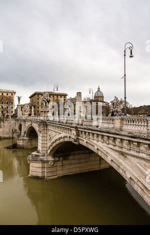 Blick auf den Fluss Tiber Rom Italien Stockfoto