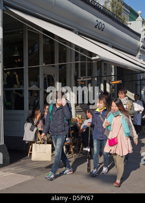 Kunden im trendigen 202 Café und Restaurant in Westbourne Grove, Notting Hill, London, Großbritannien Stockfoto