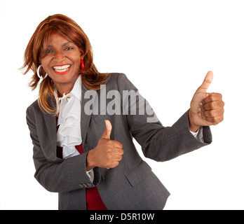 Eine afrikanische amerikanische Geschäftsfrau zeigt ihre Wertschätzung für die geleistete Arbeit. Stockfoto