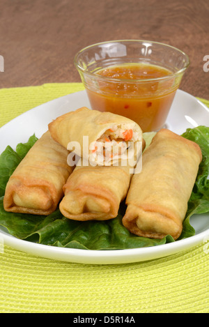 Gemüse Frühlingsrollen mit Pflaumensauce Stockfoto