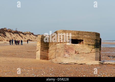 Hembsby, Norfolk, Großbritannien. 7. April 2013. Wochen anhaltenden Nordost Winde verursachen bis zu einem Rückgang der Strand Ebene Erosion am Hembsby, Norfolk, England, Vereinigtes Königreich am 7. April 2013 10 ft. Bildnachweis: Mark Dyball / Alamy Live News Stockfoto