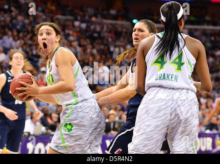 7. April 2013 - New Orleans, LA, USA - April 07, 2013..Notre Dame vorwärts Natalie Achonwa #11 reagiert, um beim Spiel Beamten während der letzten vier Damen Basketball-Turnier in New Orleans Arena in New Orleans, Louisiana zu nennen UConn besiegen Notre Dame 83-65, um das Finale der Meisterschaft zu gelangen. Stockfoto