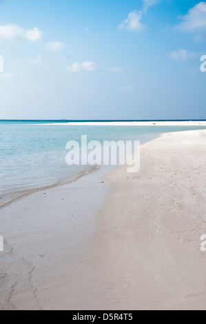 Weißer Sandstrand und Open Water Stockfoto